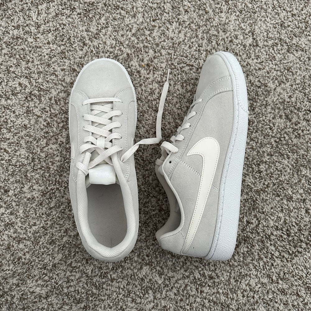 Nike Court Royale Sneakers